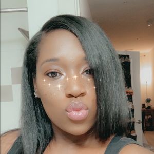 Meet your Posher, Mia